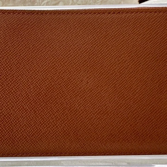 Authentic Louis Vuitton Taiga ID Card Holder - Unisex - Picture 2 of 6